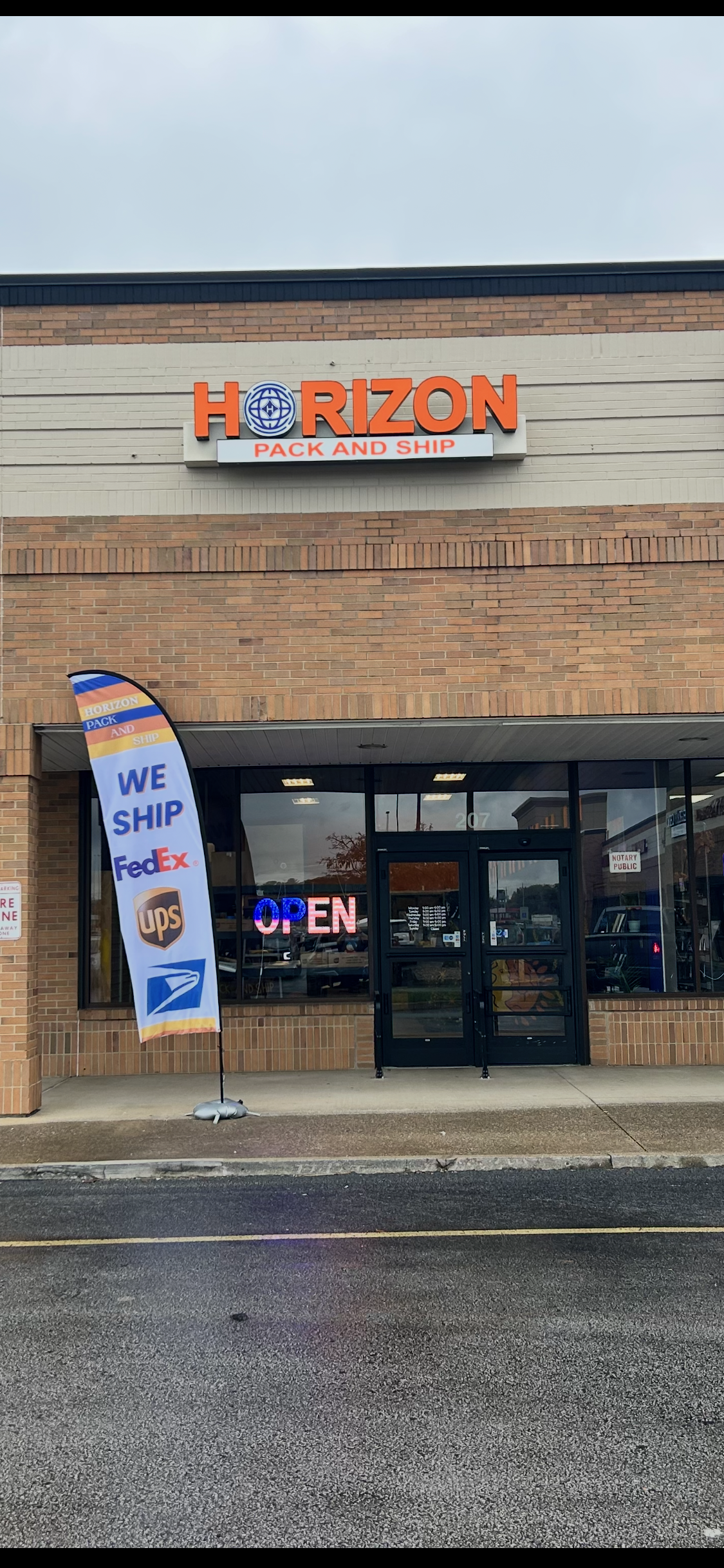 Horizon Pack and Ship Elizabethtown storefront at 207 Towne Dr